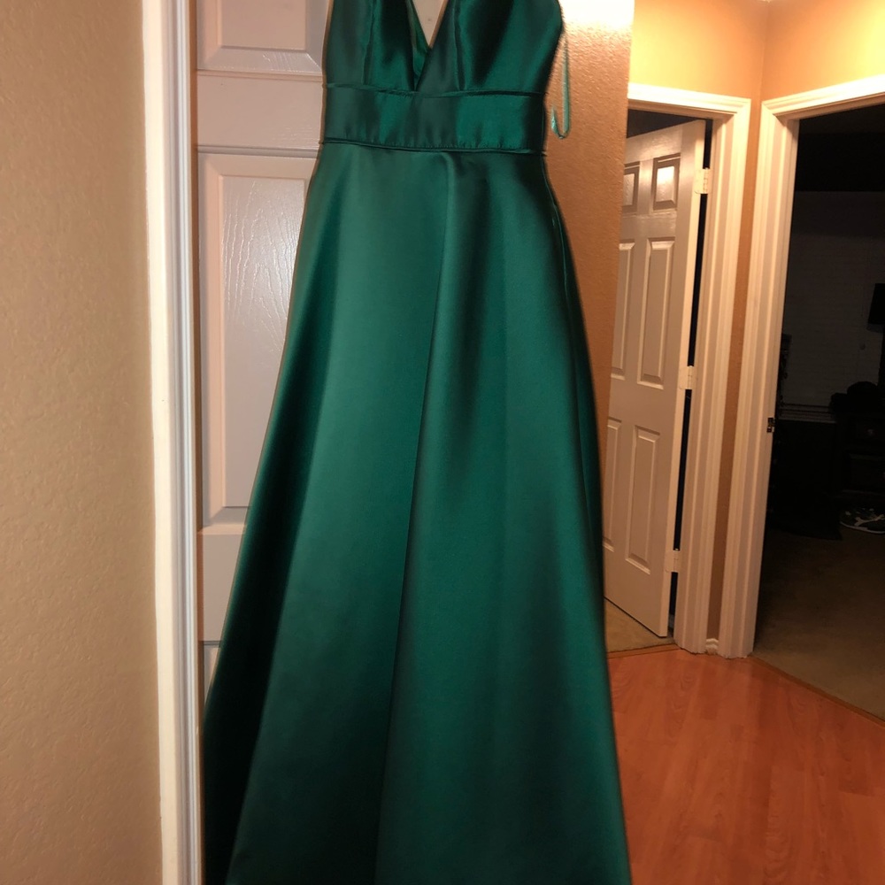 Dress - Picture 3 of 4